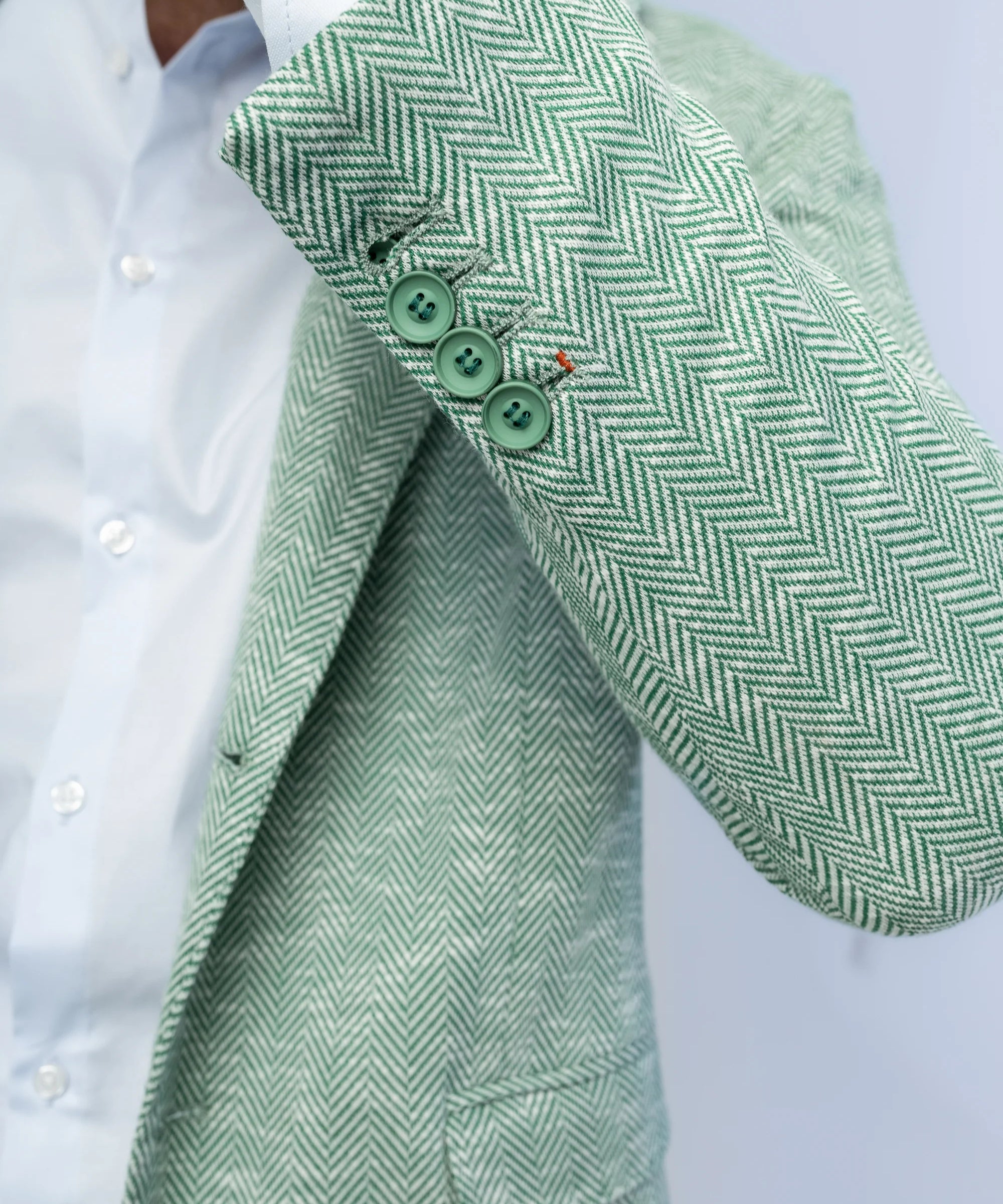 Sacou Bernese Verde cu model HerringBone, sacou elegant, sacou verede, sacou cu model, sacou verde cu model, sacou mire, sacou office, sacou birou, sacou eveniment, sacou botez, sacou nunta, costume barbat, costume cluj, costume targu mures, pantaloni costum, costum lejer, bernese milano, men’s club