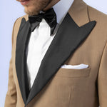 Sacou Ceremonie Camel, sacou elegant, sacou camel, sacou galben, sacou office, sacou birou, sacou eveniment, sacou botez, sacou nunta, costume barbat, costume cluj, costume targu mures, pantaloni costum, costum lejer, bernese milano, men’s club