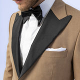 Sacou Ceremonie Camel, sacou elegant, sacou camel, sacou galben, sacou office, sacou birou, sacou eveniment, sacou botez, sacou nunta, costume barbat, costume cluj, costume targu mures, pantaloni costum, costum lejer, bernese milano, men’s club
