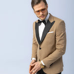 Sacou Ceremonie Camel, sacou elegant, sacou camel, sacou galben, sacou office, sacou birou, sacou eveniment, sacou botez, sacou nunta, costume barbat, costume cluj, costume targu mures, pantaloni costum, costum lejer, bernese milano, men’s club