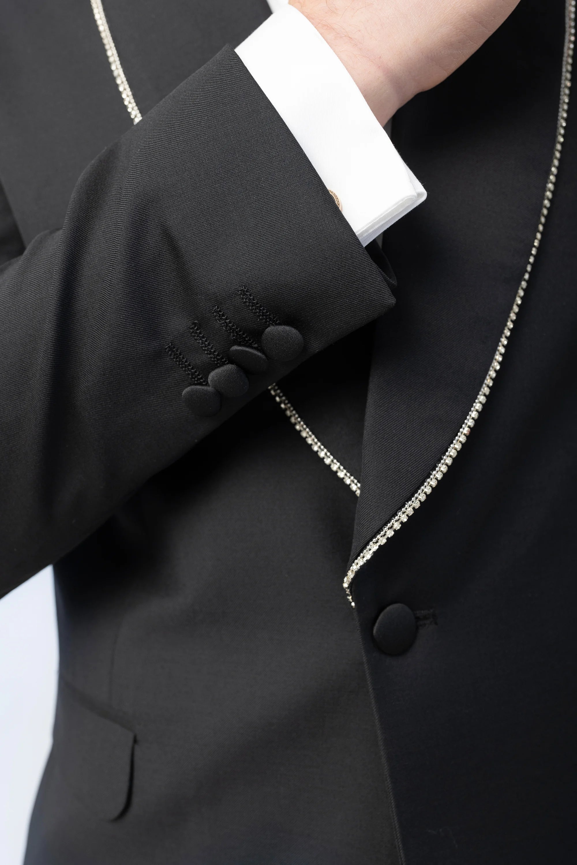 Costum Ceremonie Negru Jade, costum negru, costum, jade, costum negru, costum negru elegant, costum fancy, costum birou, costum eveniment special, costum nunta, costum ceremonie, costum elegant, costum birou, costume barbat, costume cluj, costume targu mures, pantaloni costum, costum lejer, bernese milano, men’s club