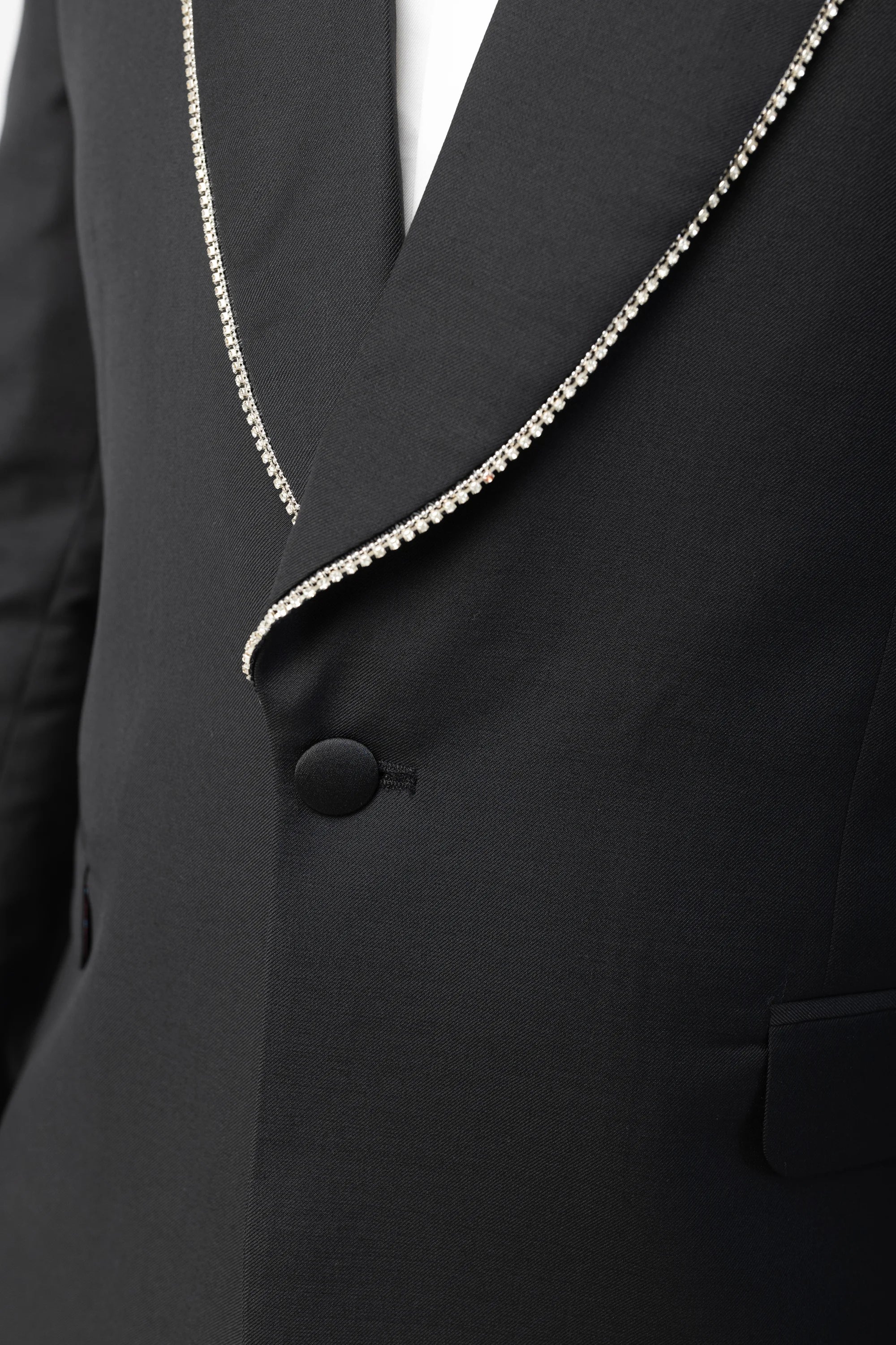 Costum Ceremonie Negru Jade, costum negru, costum, jade, costum negru, costum negru elegant, costum fancy, costum birou, costum eveniment special, costum nunta, costum ceremonie, costum elegant, costum birou, costume barbat, costume cluj, costume targu mures, pantaloni costum, costum lejer, bernese milano, men’s club