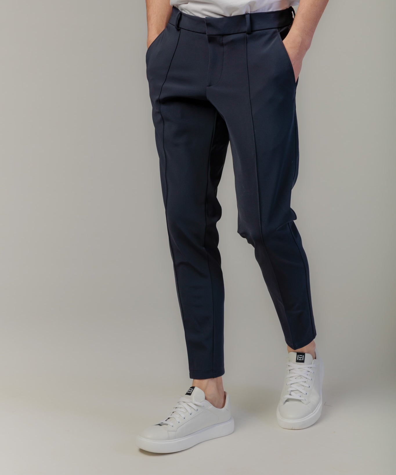 Pantaloni costum