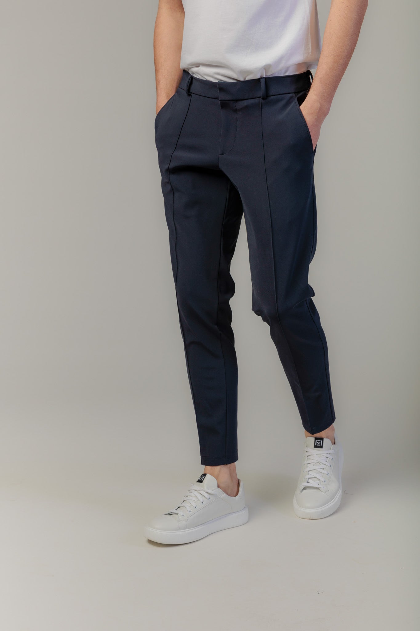 Pantaloni costum
