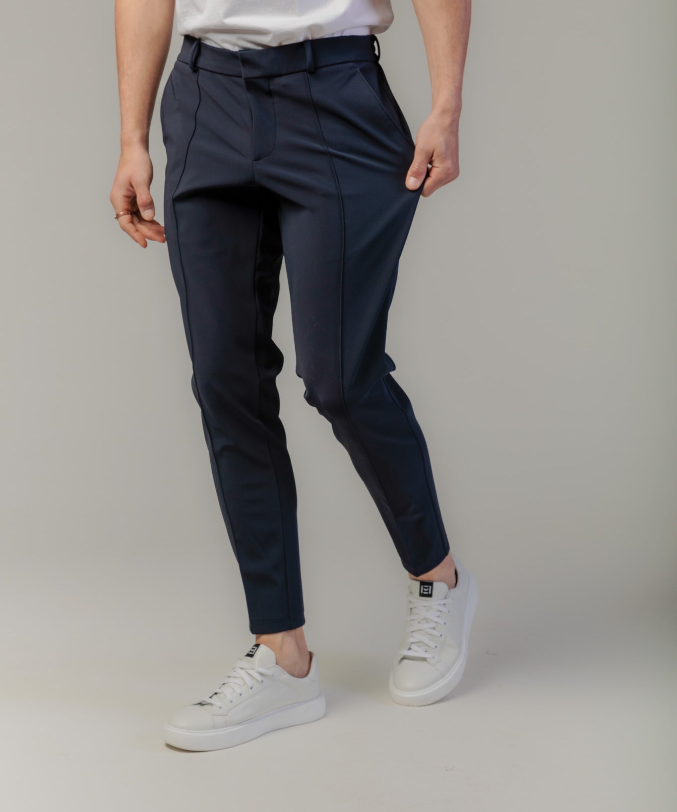 Pantaloni costum