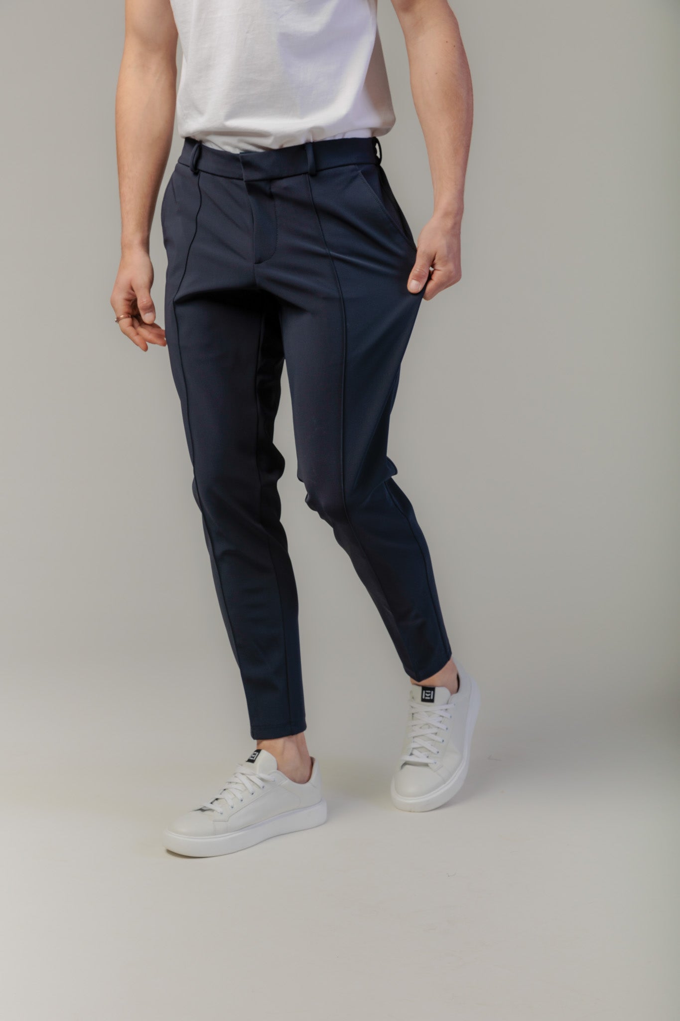Pantaloni costum