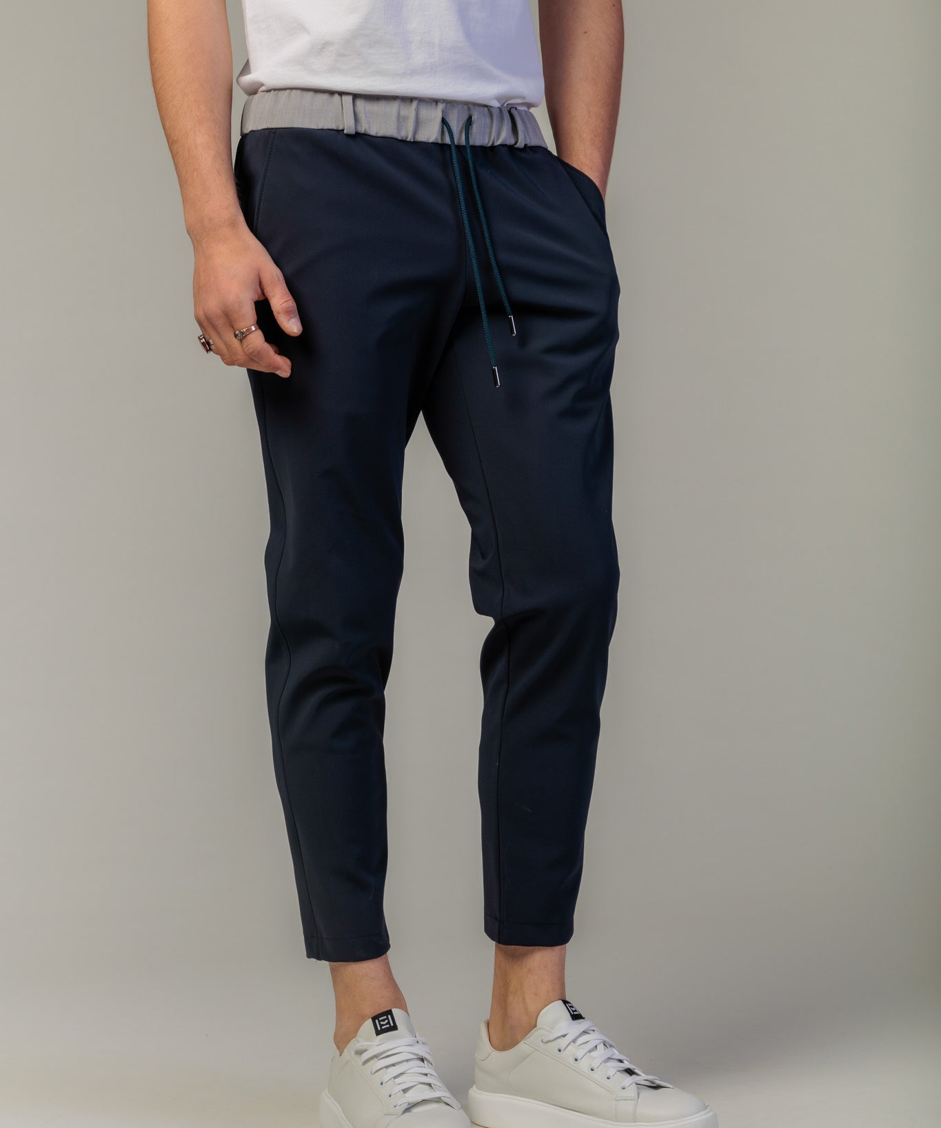Pantaloni costum