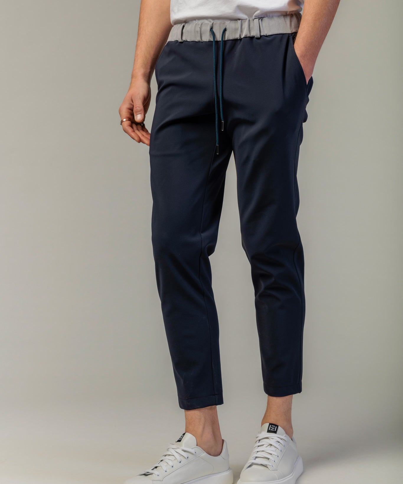 Pantaloni costum