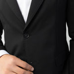 Costum Bernese Negru, costum negru, costum elegant, costum ceremonie oficaila, custom prezidential, costum de botez, costum fancy, costum birou, costum eveniment special, costum nunta, costum ceremonie, costum elegant, costum birou, costume barbat, costume cluj, costume targu mures, pantaloni costum, costum lejer, bernese milano, men’s club