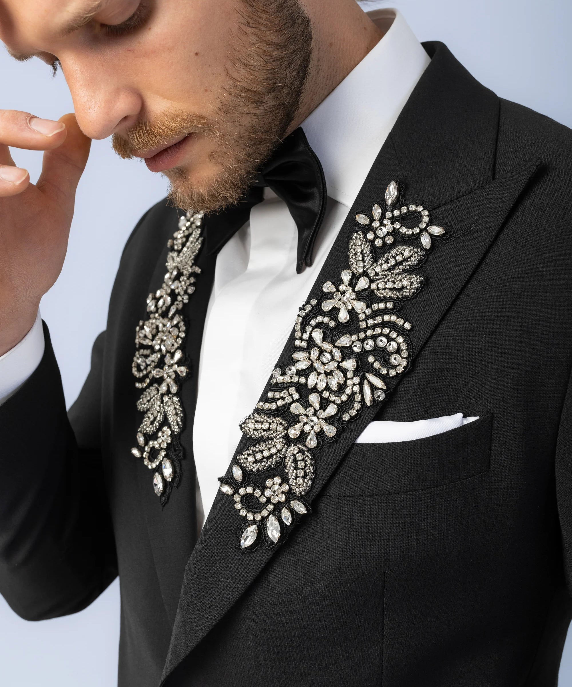 Costum Negru Regal, costum regal, costum negru, costum regal, costum de botez, costum fancy, costum birou, costum eveniment special, costum nunta, costum ceremonie, costum elegant, costum birou, costume barbat, costume cluj, costume targu mures, pantaloni costum, costum lejer, bernese milano, men’s club