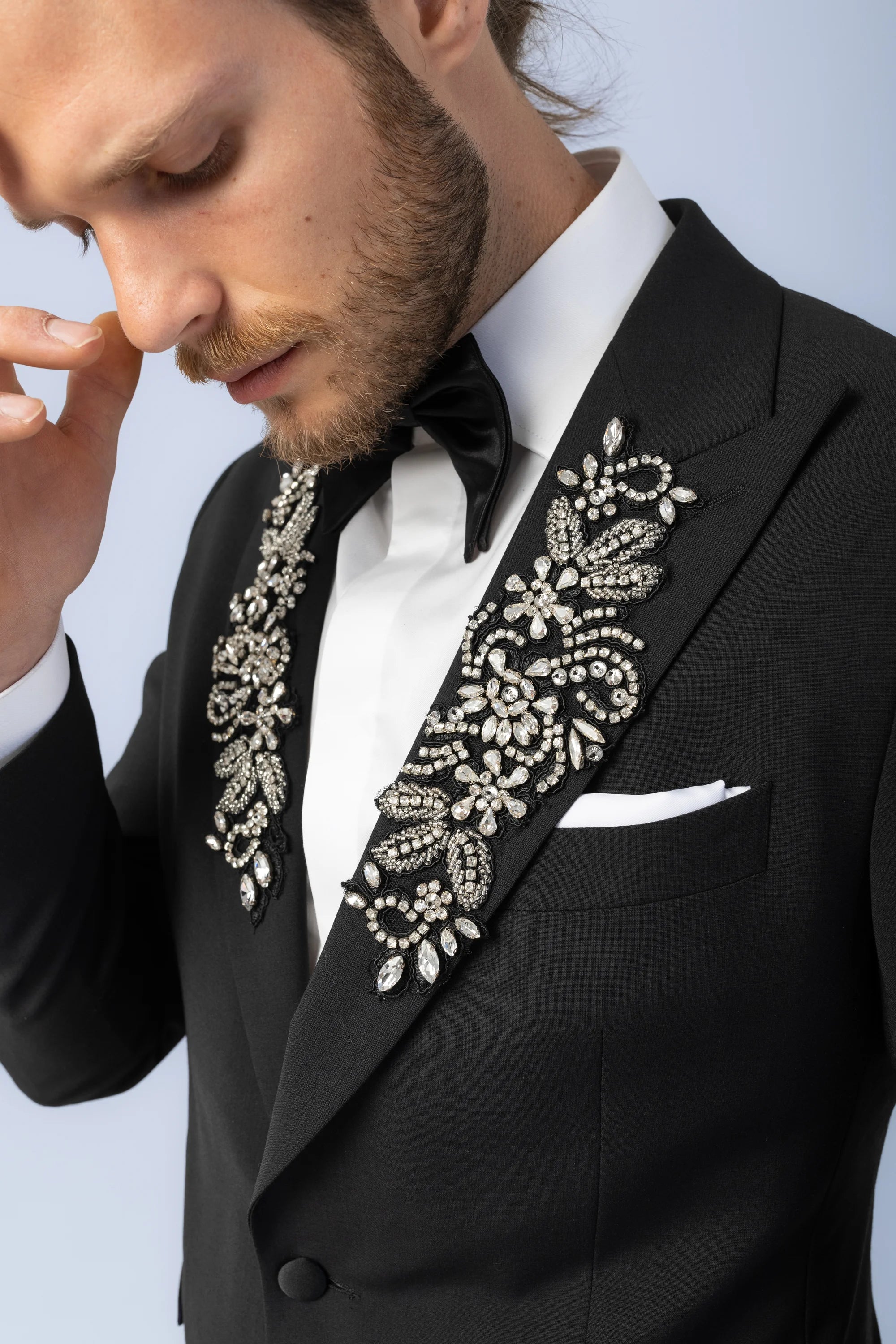 Costum Negru Regal, costum regal, costum negru, costum regal, costum de botez, costum fancy, costum birou, costum eveniment special, costum nunta, costum ceremonie, costum elegant, costum birou, costume barbat, costume cluj, costume targu mures, pantaloni costum, costum lejer, bernese milano, men’s club