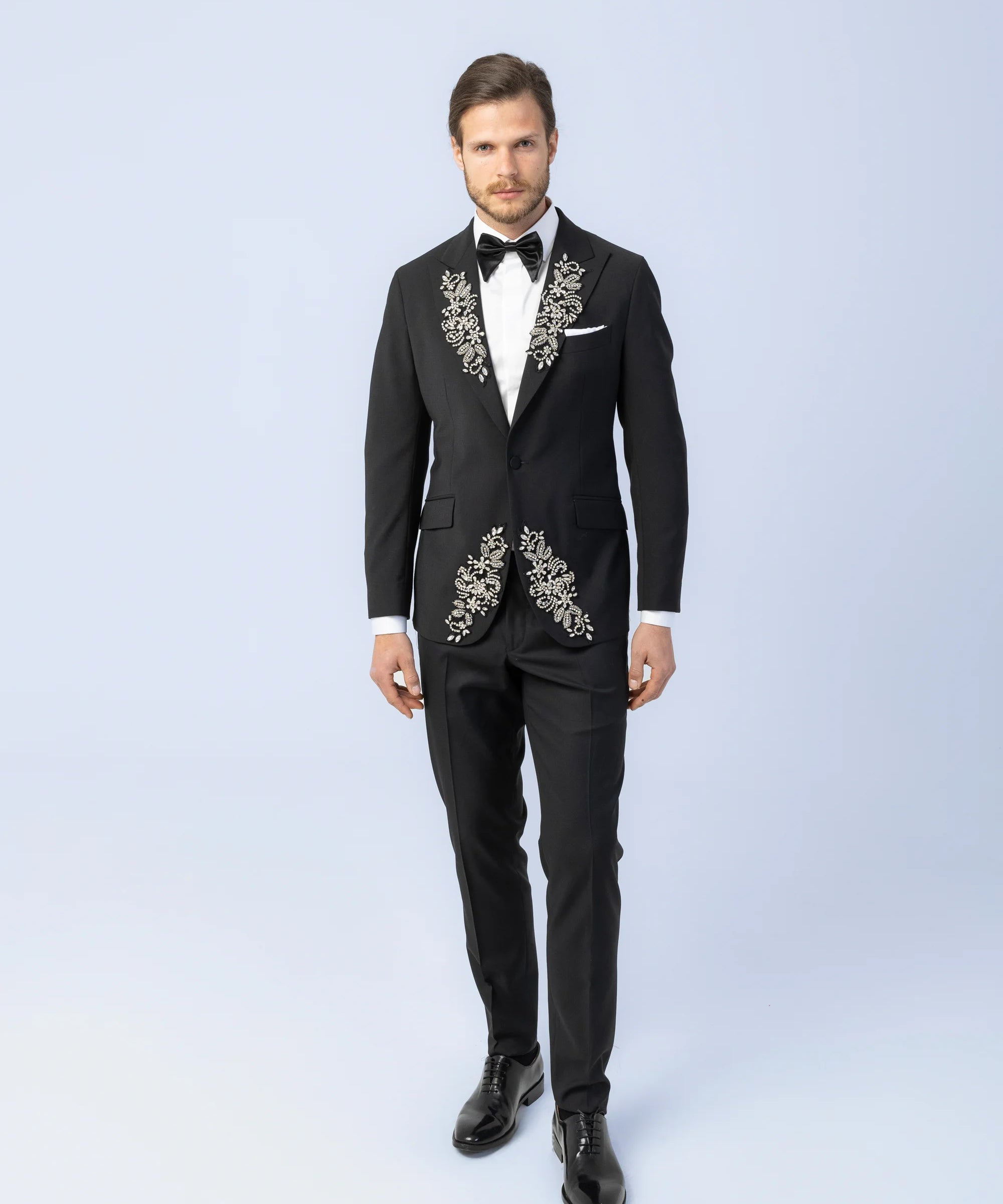 Costum Negru Regal, costum regal, costum negru, costum regal, costum de botez, costum fancy, costum birou, costum eveniment special, costum nunta, costum ceremonie, costum elegant, costum birou, costume barbat, costume cluj, costume targu mures, pantaloni costum, costum lejer, bernese milano, men’s club