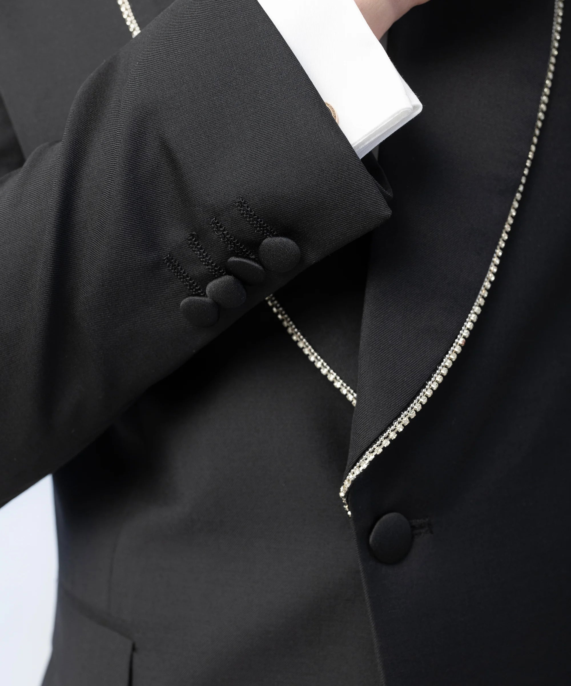 Costum Ceremonie Negru Jade, costum negru, costum, jade, costum negru, costum negru elegant, costum fancy, costum birou, costum eveniment special, costum nunta, costum ceremonie, costum elegant, costum birou, costume barbat, costume cluj, costume targu mures, pantaloni costum, costum lejer, bernese milano, men’s club