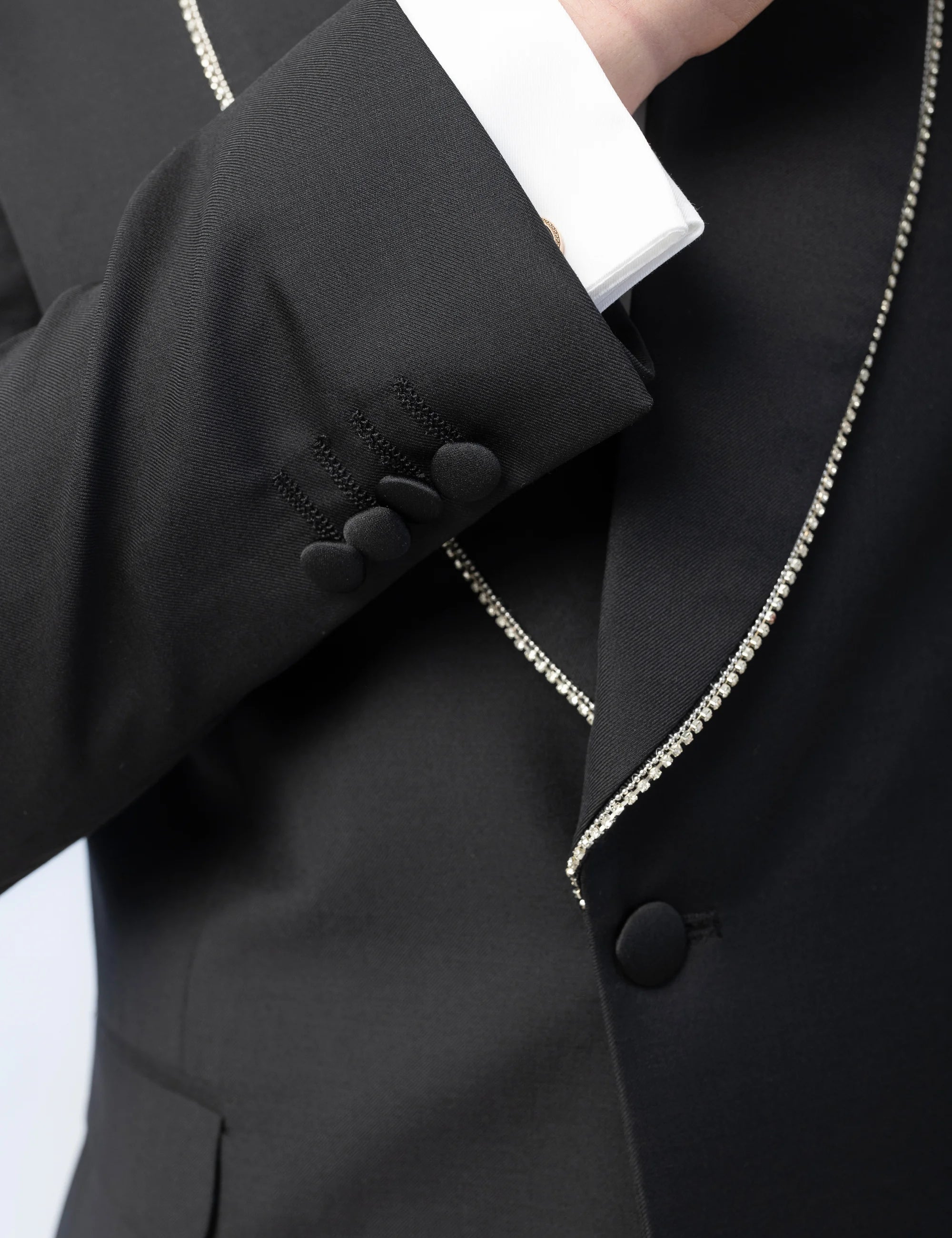 Costum Ceremonie Negru Jade, costum negru, costum, jade, costum negru, costum negru elegant, costum fancy, costum birou, costum eveniment special, costum nunta, costum ceremonie, costum elegant, costum birou, costume barbat, costume cluj, costume targu mures, pantaloni costum, costum lejer, bernese milano, men’s club