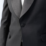 Costum Ceremonie Negru cu Guler Sal, costum negru, costum roz negru, costum negru elegant, costum fancy, costum birou, costum eveniment special, costum nunta, costum ceremonie, costum elegant, costum birou, costume barbat, costume cluj, costume targu mures, pantaloni costum, costum lejer, bernese milano, men’s club