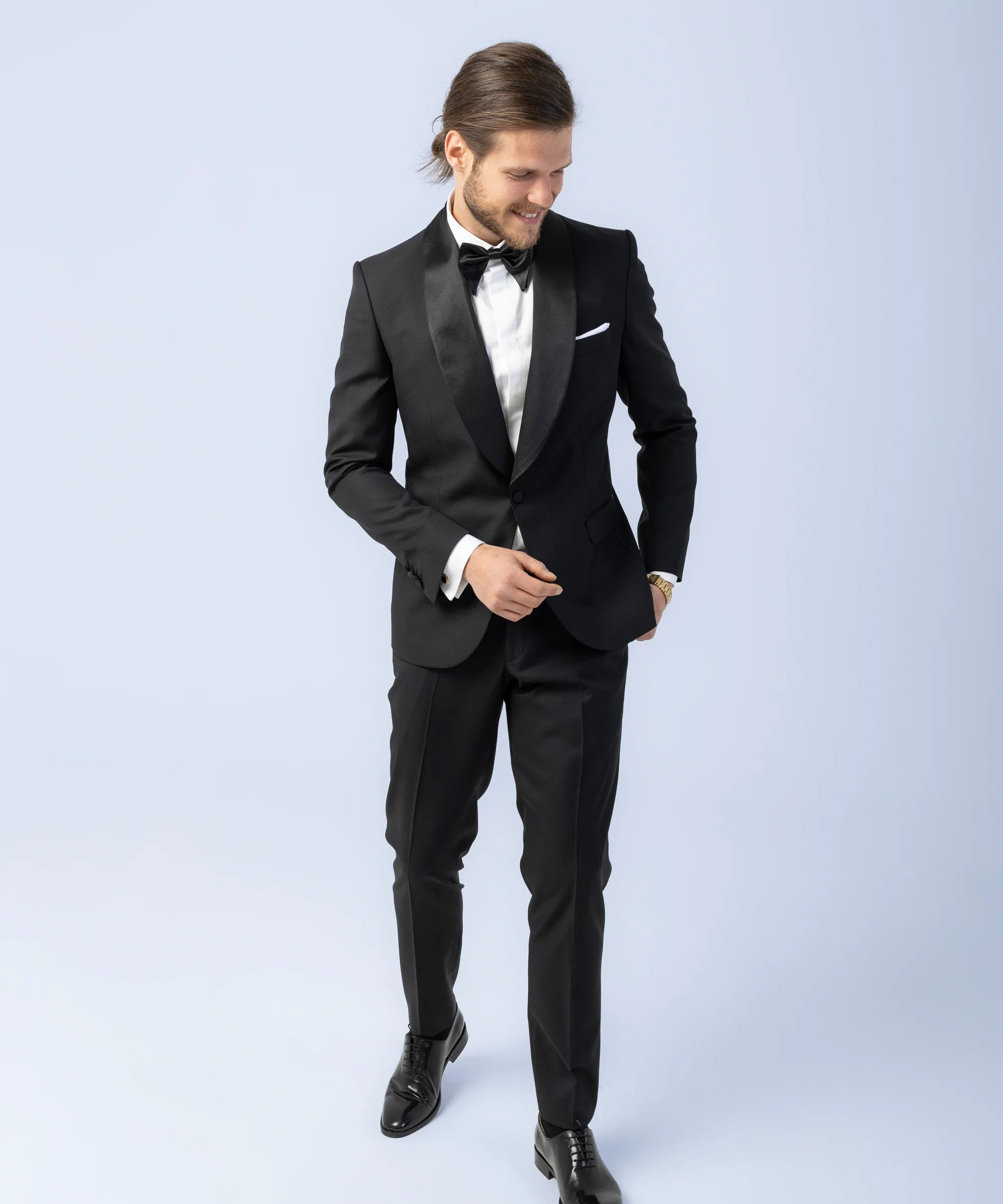 Costum Ceremonie Negru cu Guler Sal, costum negru, costum roz negru, costum negru elegant, costum fancy, costum birou, costum eveniment special, costum nunta, costum ceremonie, costum elegant, costum birou, costume barbat, costume cluj, costume targu mures, pantaloni costum, costum lejer, bernese milano, men’s club
