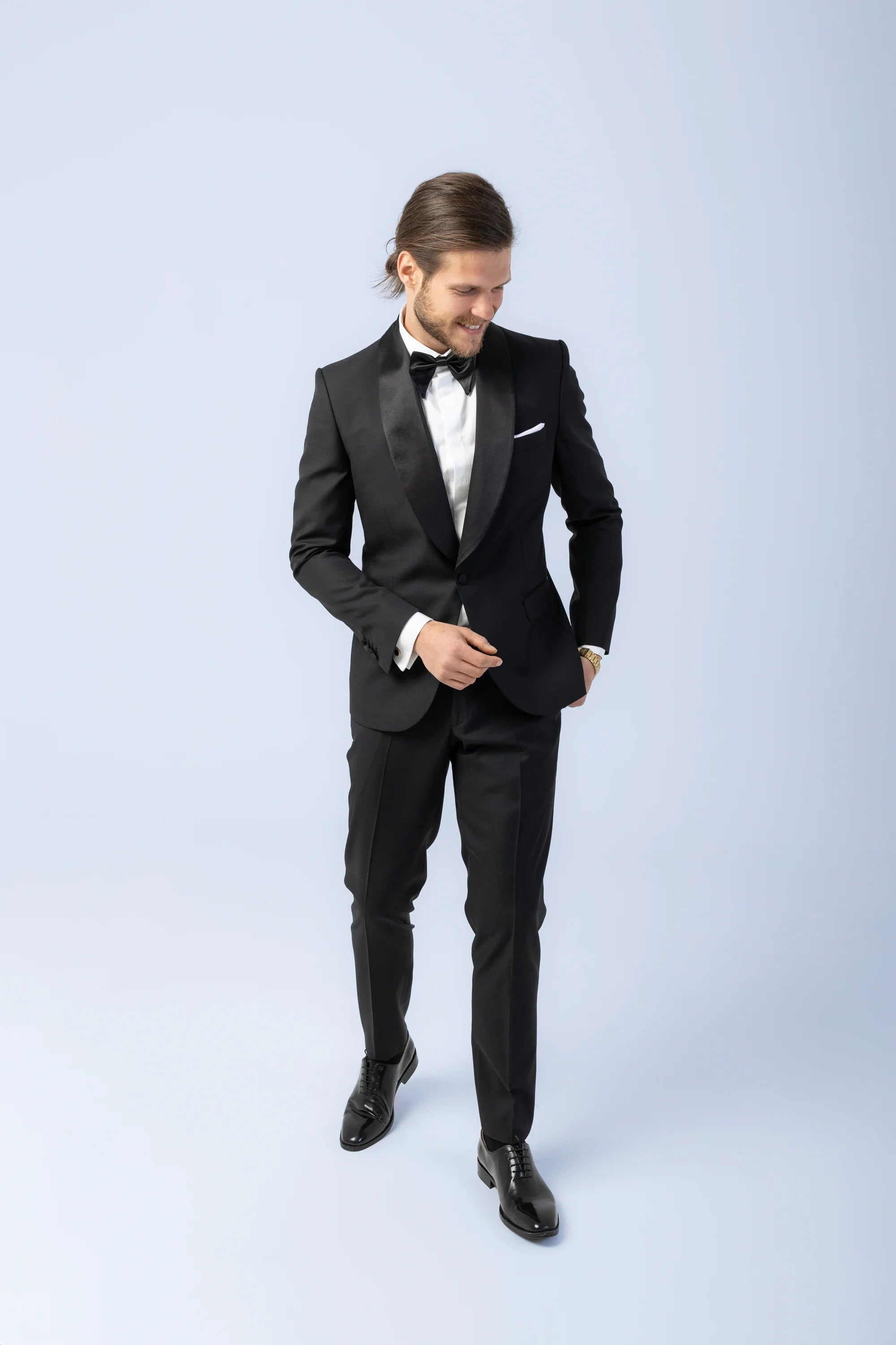 Costum Ceremonie Negru cu Guler Sal, costum negru, costum roz negru, costum negru elegant, costum fancy, costum birou, costum eveniment special, costum nunta, costum ceremonie, costum elegant, costum birou, costume barbat, costume cluj, costume targu mures, pantaloni costum, costum lejer, bernese milano, men’s club