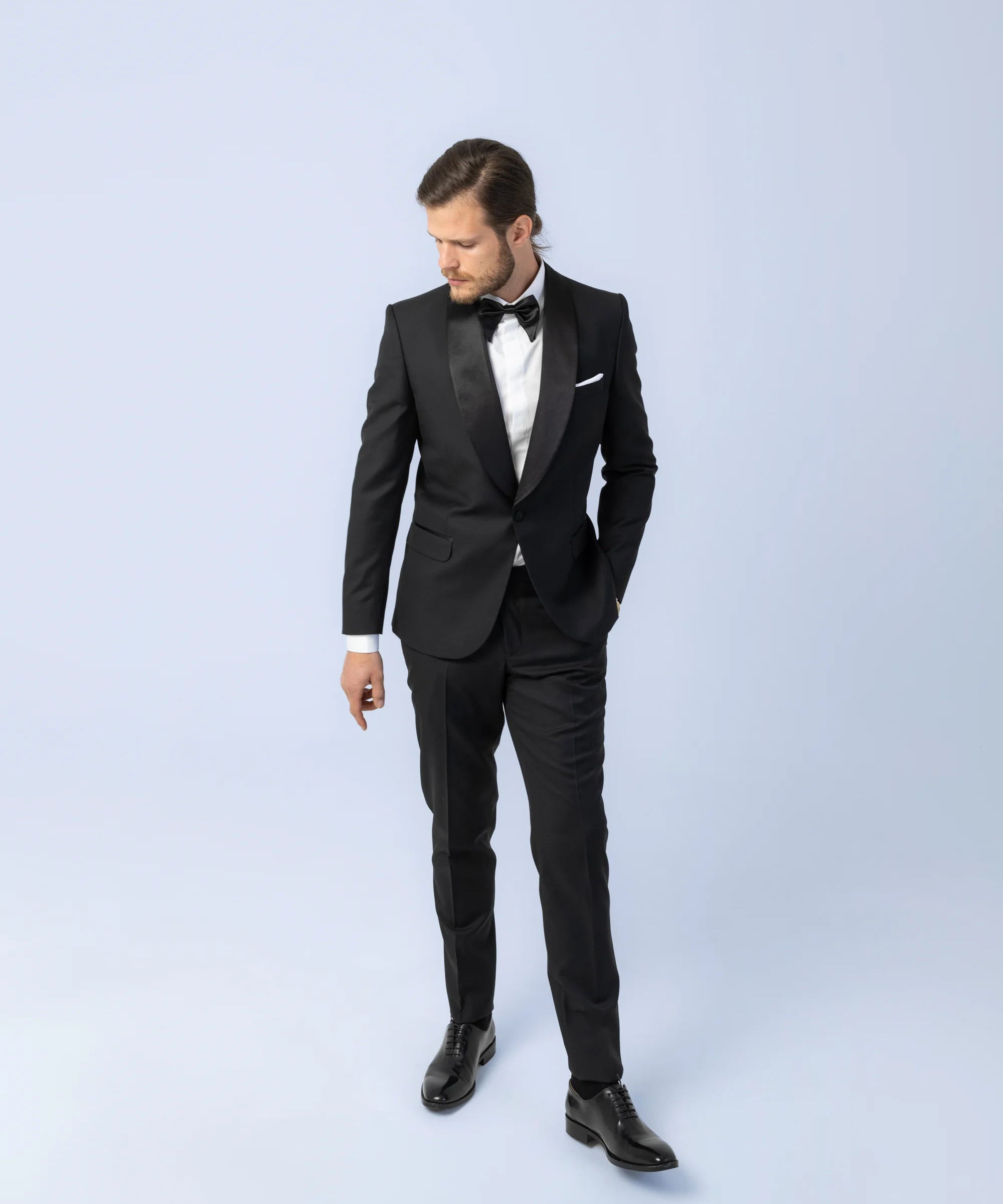 Costum Ceremonie Negru cu Guler Sal, costum negru, costum roz negru, costum negru elegant, costum fancy, costum birou, costum eveniment special, costum nunta, costum ceremonie, costum elegant, costum birou, costume barbat, costume cluj, costume targu mures, pantaloni costum, costum lejer, bernese milano, men’s club