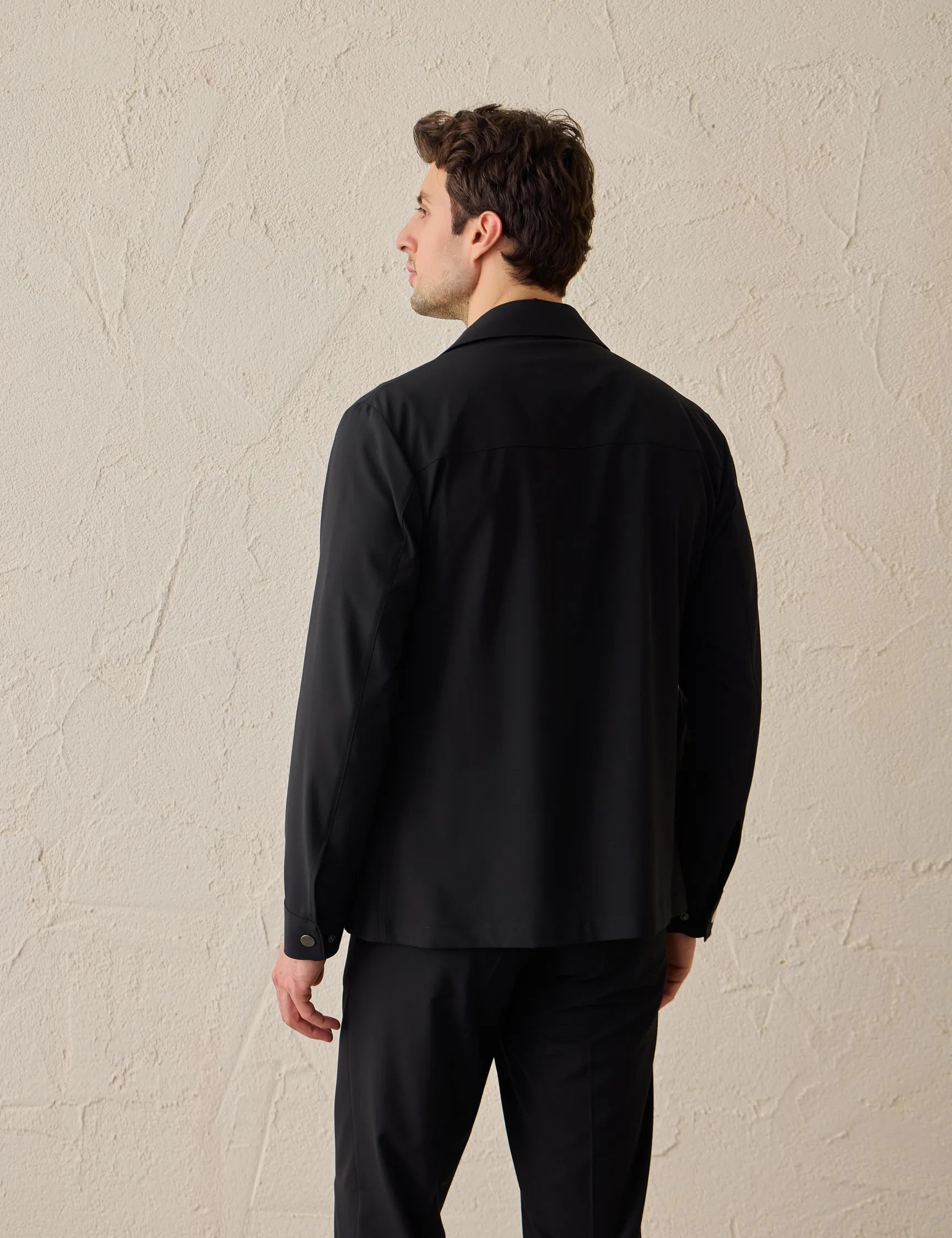 Set Jachetă cu două buzunare și pantaloni - Negru
